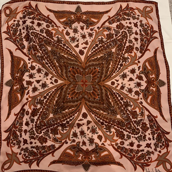 💗Richard Allan London Silk Scarf - Picture 5 of 5